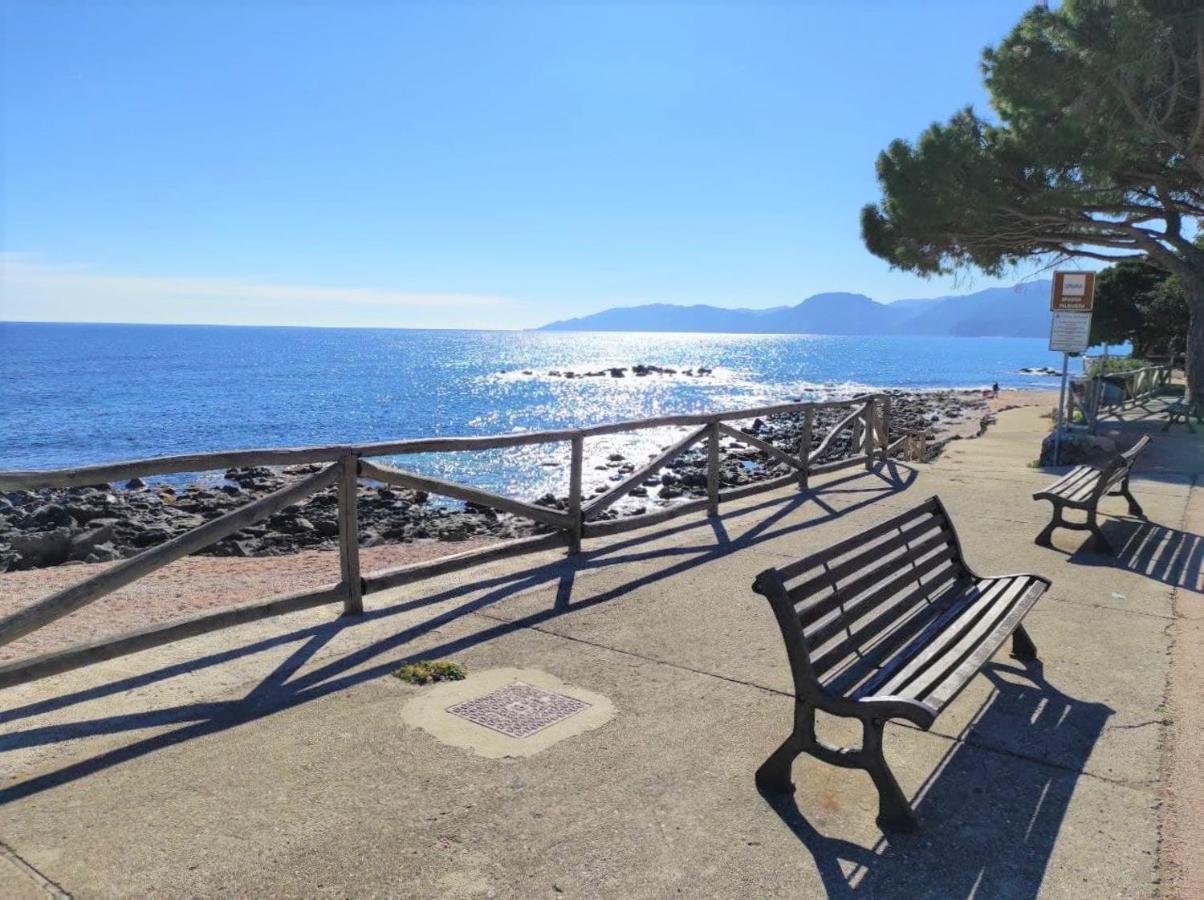 Nido Lungomare, e sei in spiaggia... Cala Gonone Esterno foto